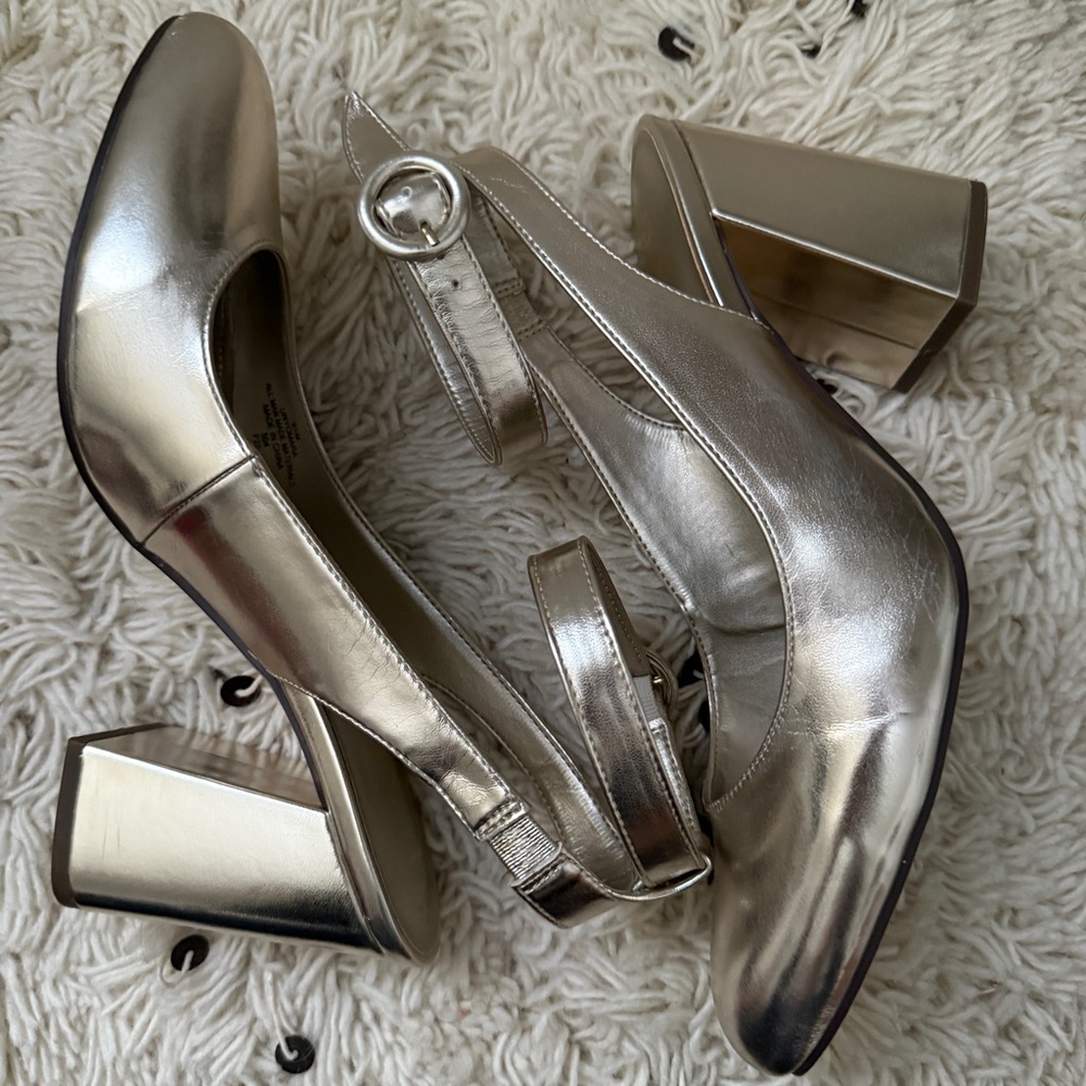 Unisa Yomara Closed Toe Block Heels